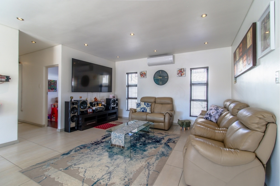 3 Bedroom Property for Sale in Greenstone Hill Gauteng