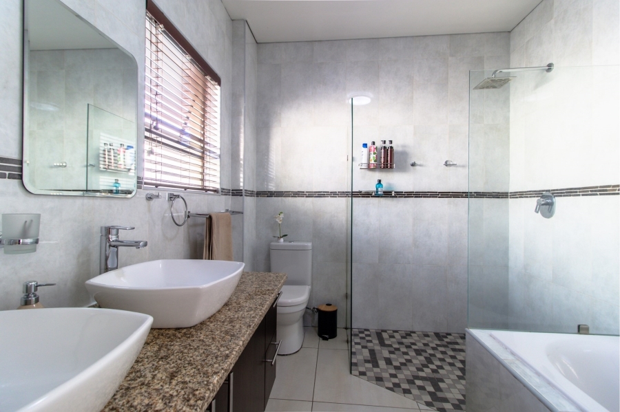3 Bedroom Property for Sale in Greenstone Hill Gauteng