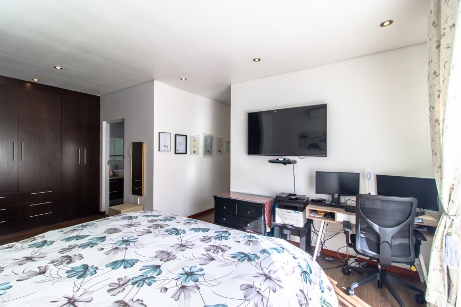 3 Bedroom Property for Sale in Greenstone Hill Gauteng