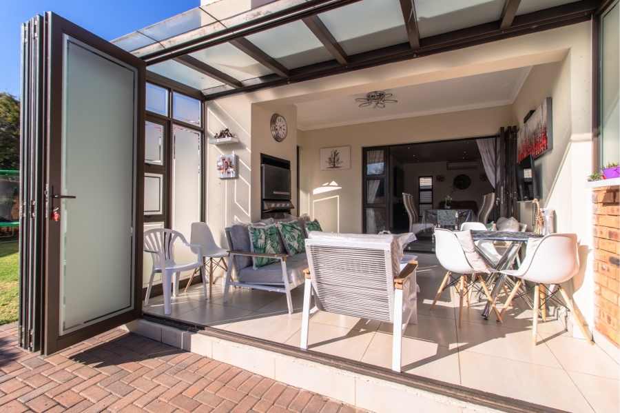 3 Bedroom Property for Sale in Greenstone Hill Gauteng