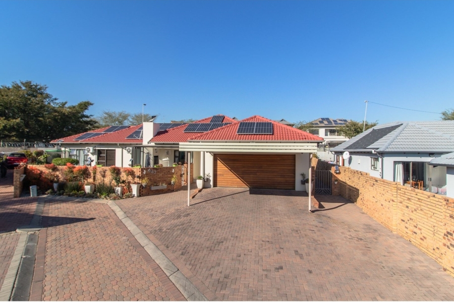 3 Bedroom Property for Sale in Greenstone Hill Gauteng