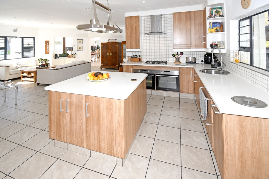6 Bedroom Property for Sale in Olivedale Gauteng