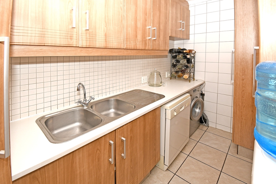 6 Bedroom Property for Sale in Olivedale Gauteng