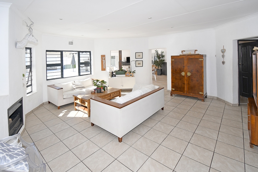6 Bedroom Property for Sale in Olivedale Gauteng