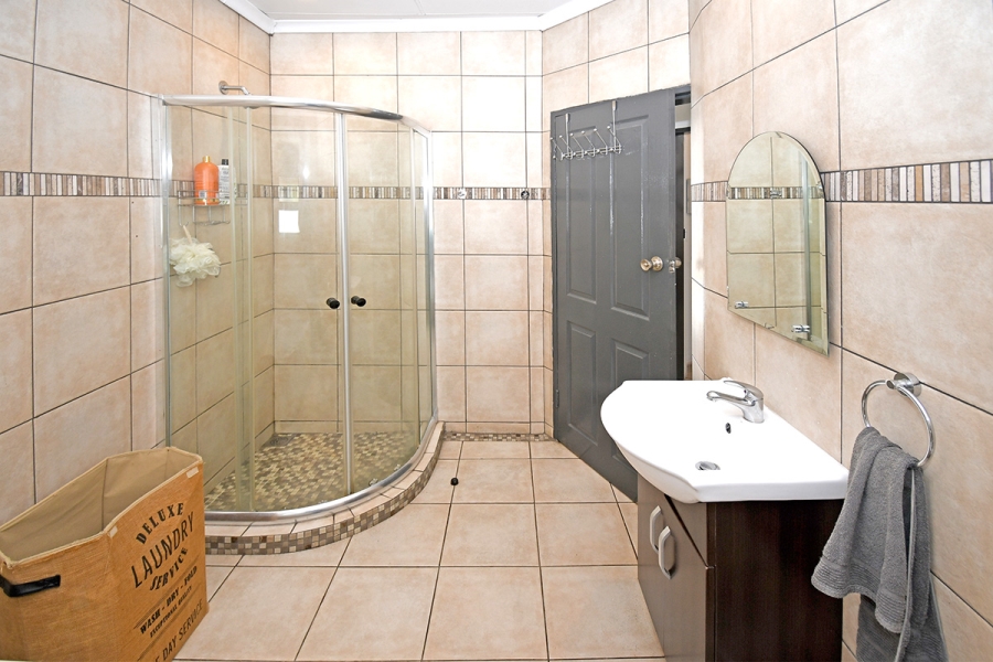 6 Bedroom Property for Sale in Olivedale Gauteng