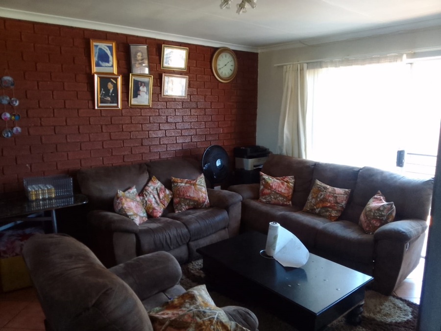 2 Bedroom Property for Sale in Ravensklip Gauteng
