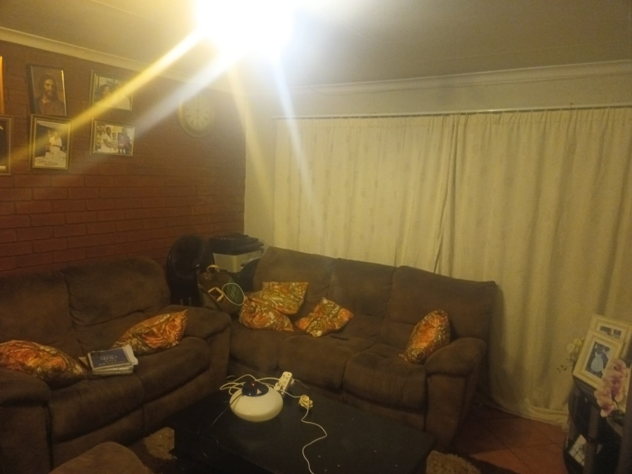 2 Bedroom Property for Sale in Ravensklip Gauteng