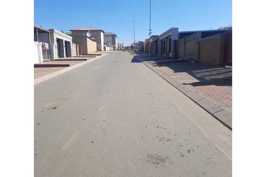 2 Bedroom Property for Sale in Clayville Gauteng
