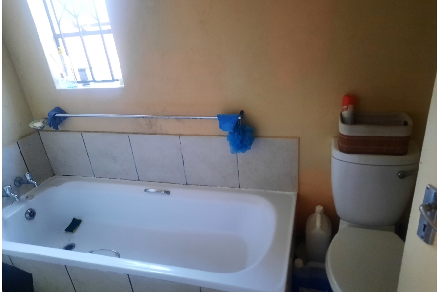 2 Bedroom Property for Sale in Clayville Gauteng