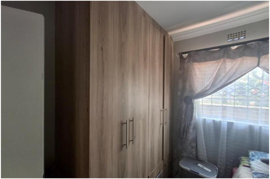 2 Bedroom Property for Sale in Clayville Gauteng