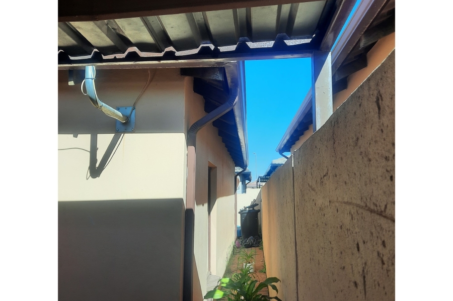 2 Bedroom Property for Sale in Clayville Gauteng