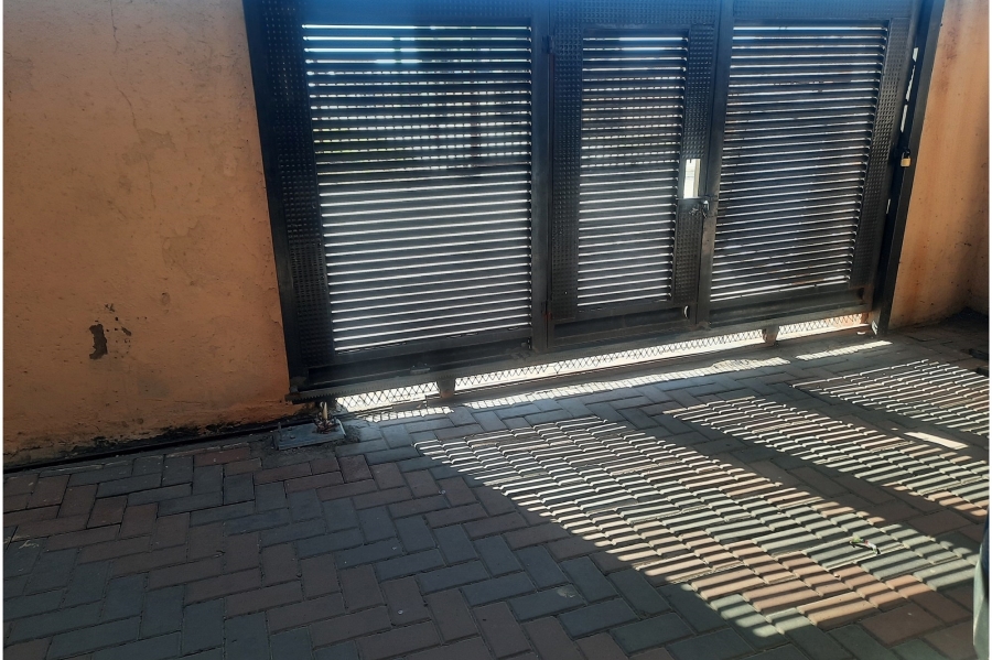 2 Bedroom Property for Sale in Clayville Gauteng