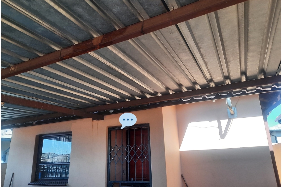 2 Bedroom Property for Sale in Clayville Gauteng