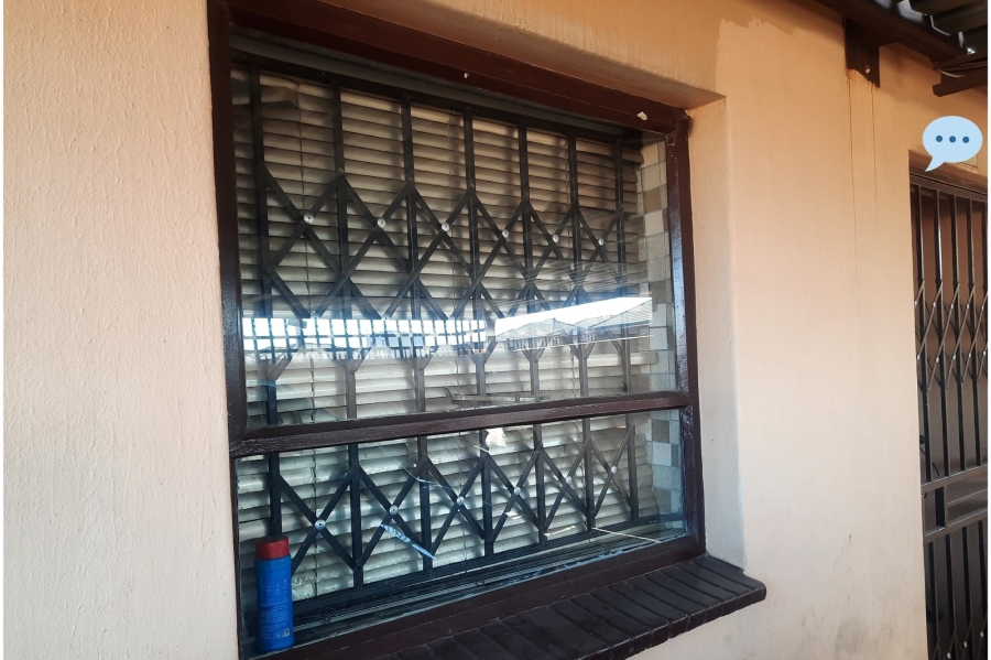 2 Bedroom Property for Sale in Clayville Gauteng