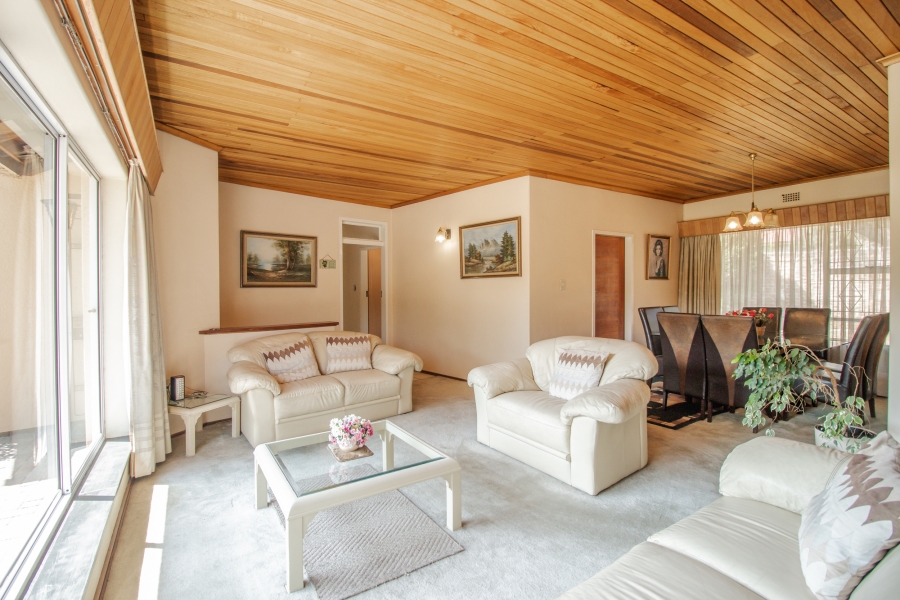 To Let 4 Bedroom Property for Rent in Parkhill Gardens Gauteng