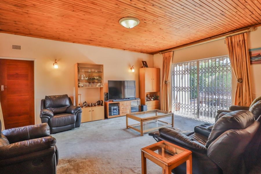 To Let 4 Bedroom Property for Rent in Parkhill Gardens Gauteng