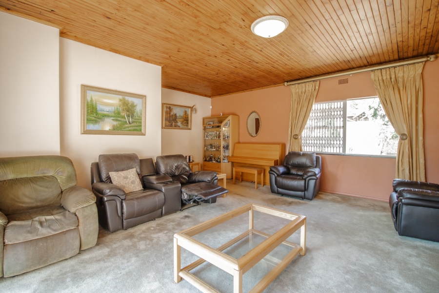 To Let 4 Bedroom Property for Rent in Parkhill Gardens Gauteng