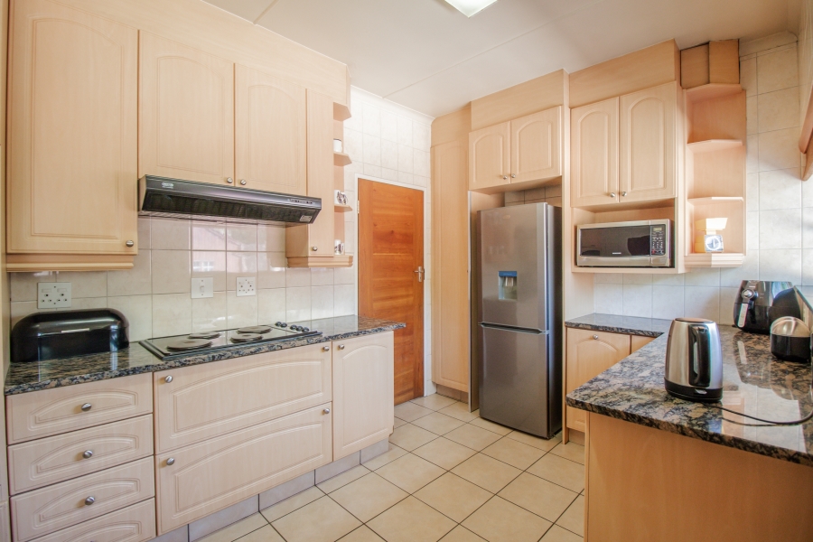 To Let 4 Bedroom Property for Rent in Parkhill Gardens Gauteng