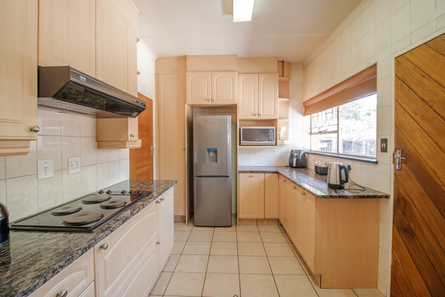 To Let 4 Bedroom Property for Rent in Parkhill Gardens Gauteng
