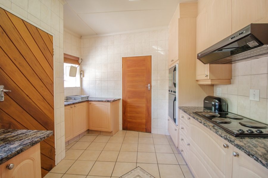 To Let 4 Bedroom Property for Rent in Parkhill Gardens Gauteng