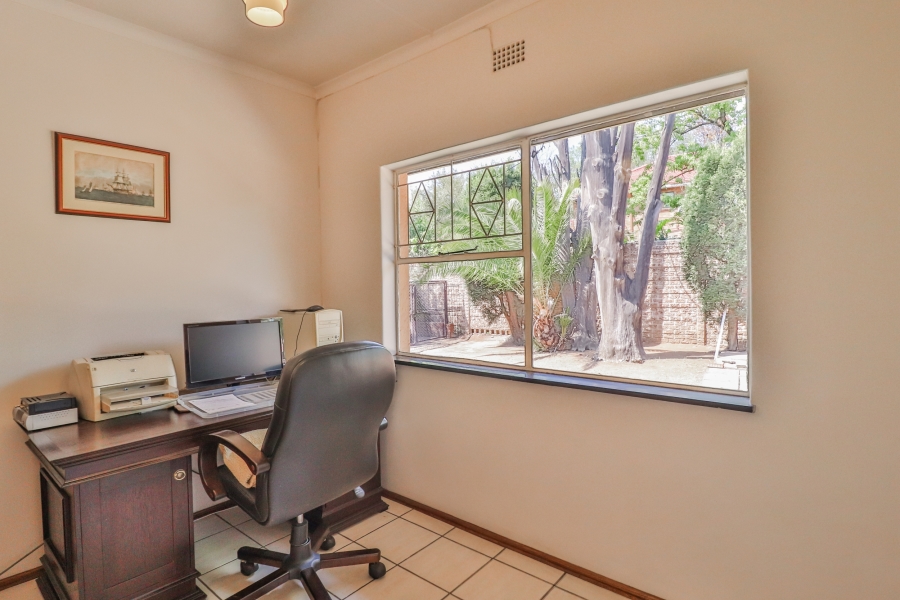 To Let 4 Bedroom Property for Rent in Parkhill Gardens Gauteng