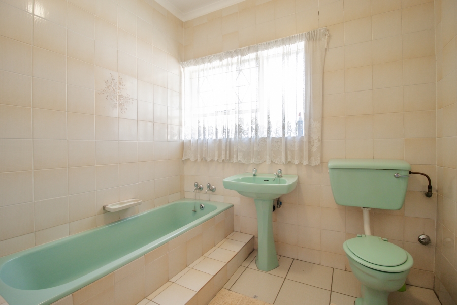To Let 4 Bedroom Property for Rent in Parkhill Gardens Gauteng