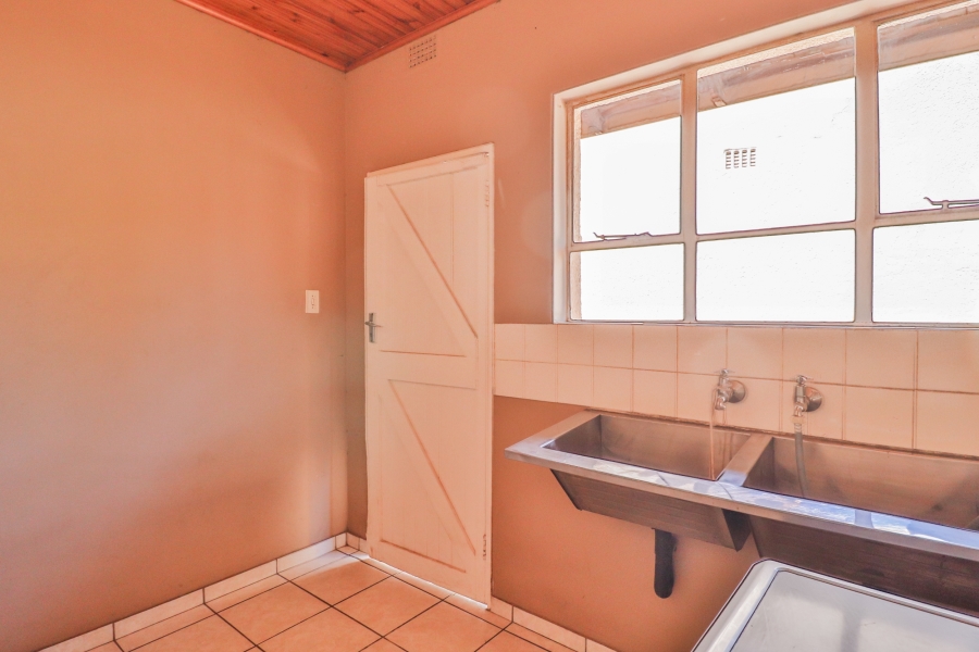 To Let 4 Bedroom Property for Rent in Parkhill Gardens Gauteng