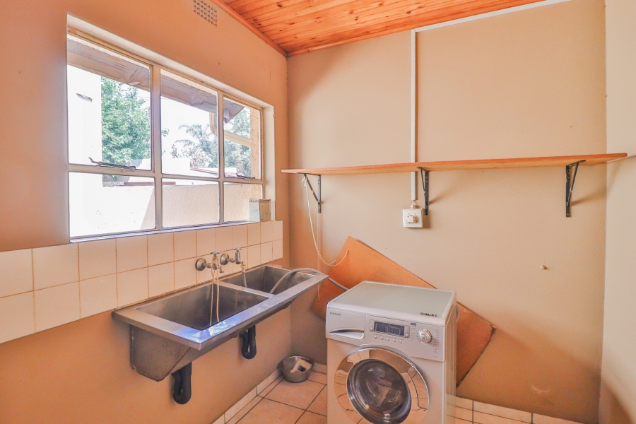 To Let 4 Bedroom Property for Rent in Parkhill Gardens Gauteng