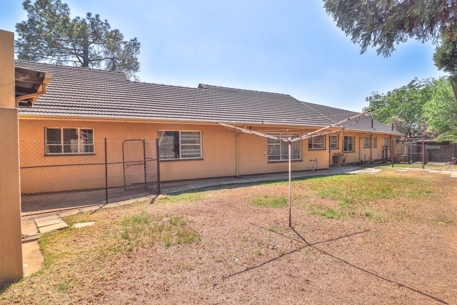 To Let 4 Bedroom Property for Rent in Parkhill Gardens Gauteng