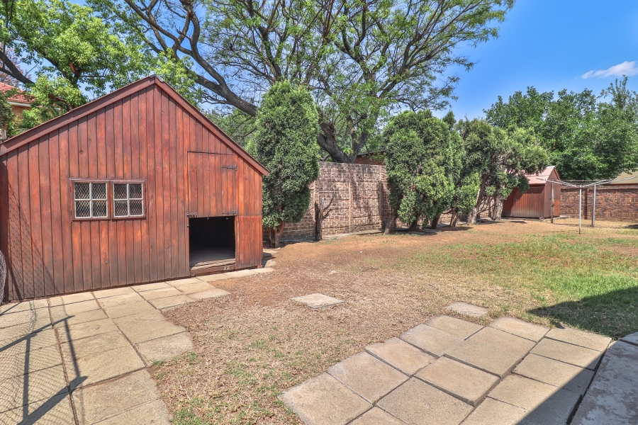 To Let 4 Bedroom Property for Rent in Parkhill Gardens Gauteng