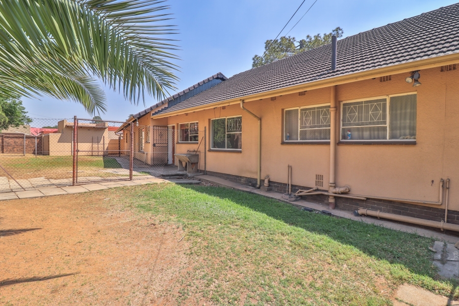 To Let 4 Bedroom Property for Rent in Parkhill Gardens Gauteng