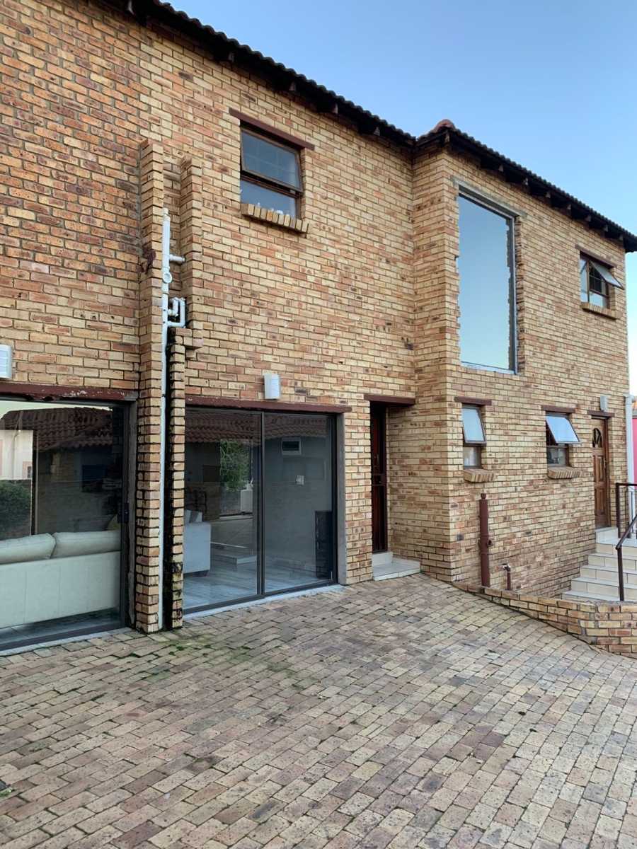 4 Bedroom Property for Sale in Thatchfield Estate Gauteng