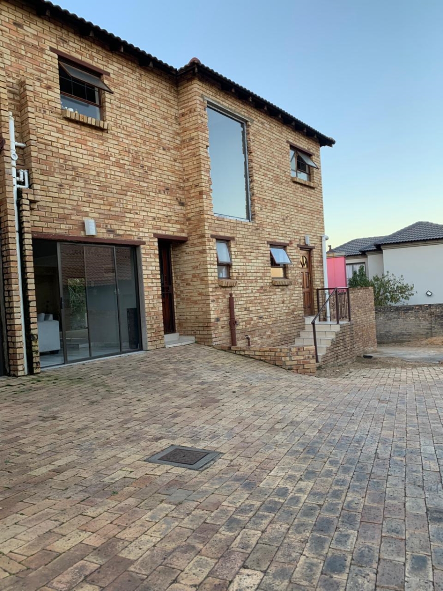 4 Bedroom Property for Sale in Thatchfield Estate Gauteng