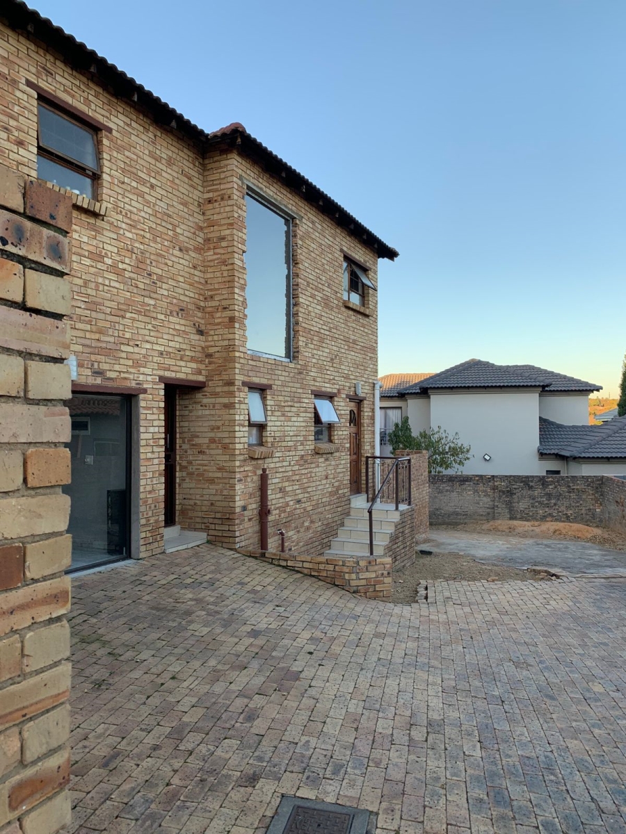 4 Bedroom Property for Sale in Thatchfield Estate Gauteng