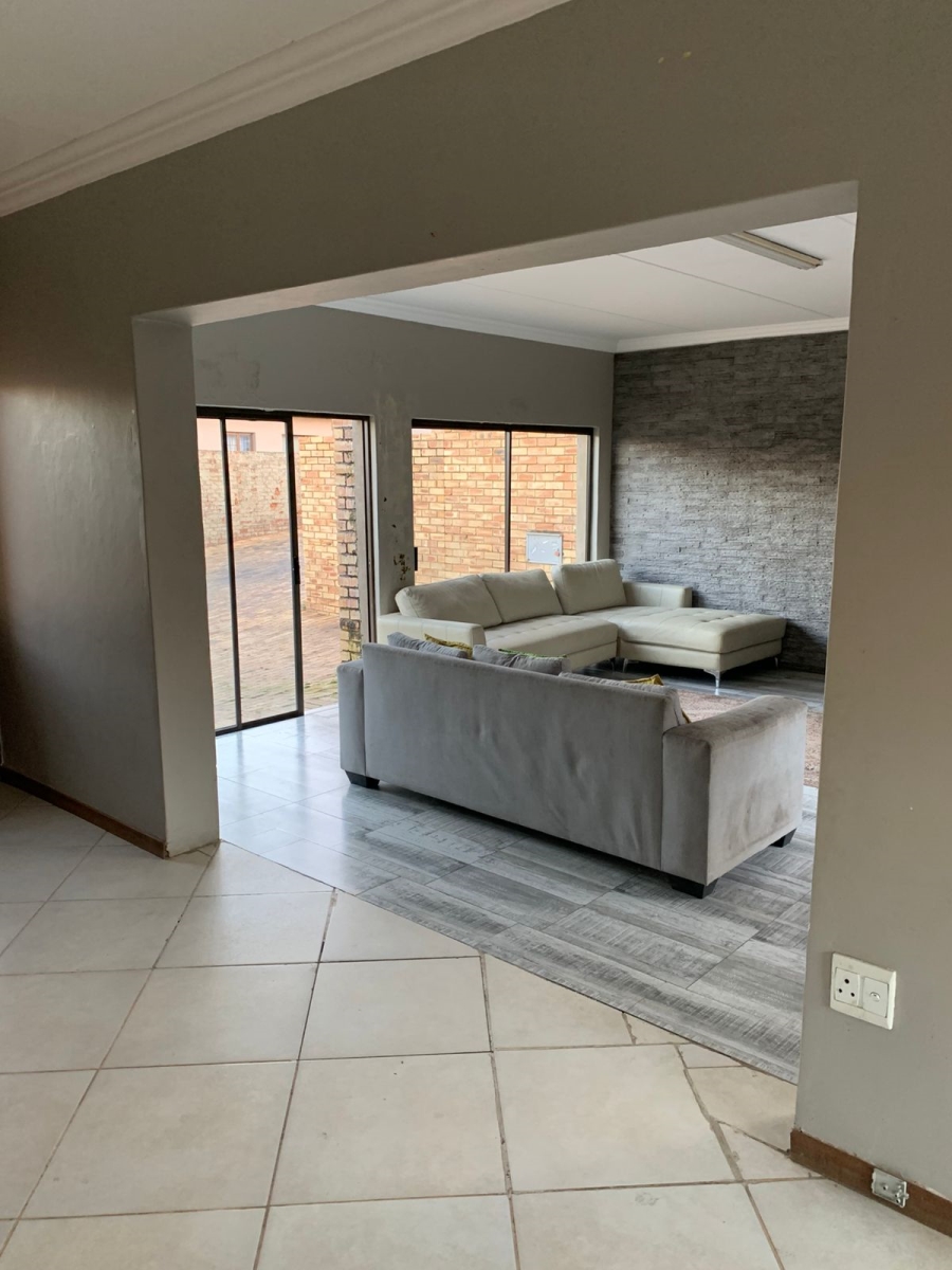 4 Bedroom Property for Sale in Thatchfield Estate Gauteng