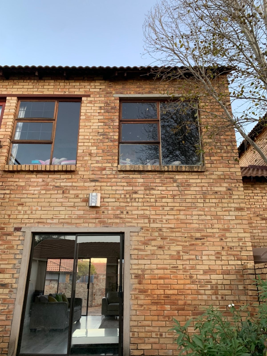 4 Bedroom Property for Sale in Thatchfield Estate Gauteng