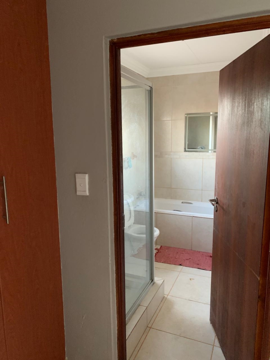 4 Bedroom Property for Sale in Thatchfield Estate Gauteng