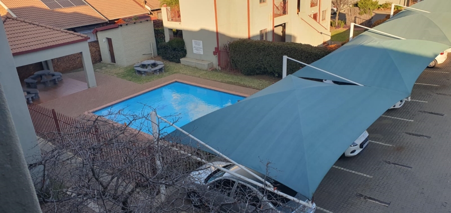 To Let 2 Bedroom Property for Rent in Randhart Gauteng