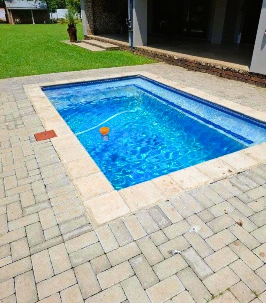 4 Bedroom Property for Sale in Unitas Park Gauteng