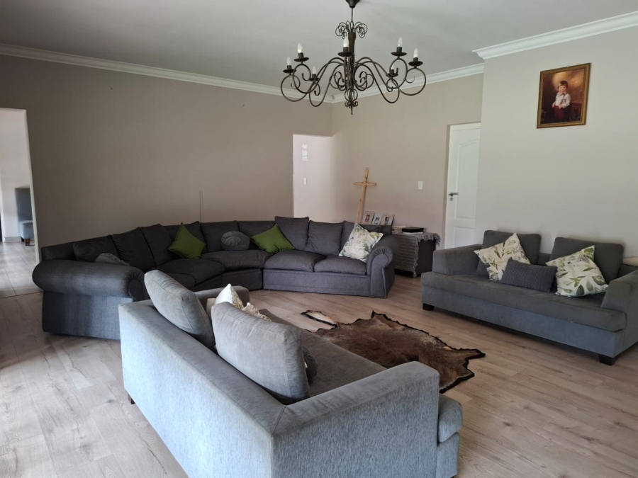 4 Bedroom Property for Sale in Unitas Park Gauteng