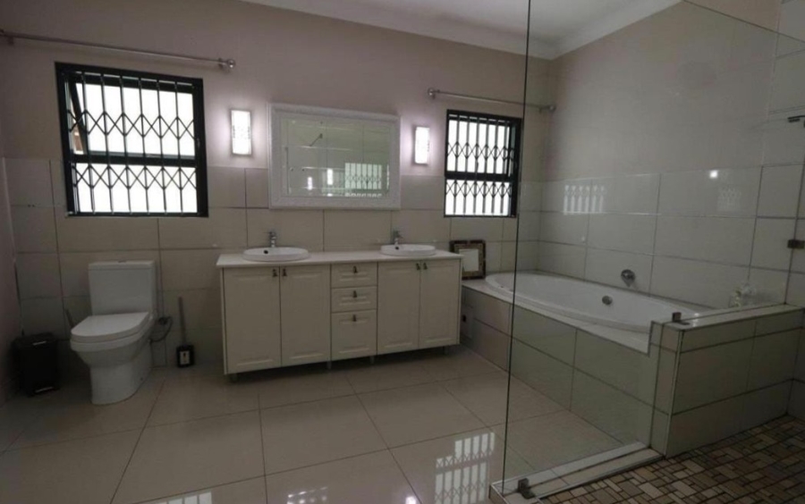 4 Bedroom Property for Sale in Unitas Park Gauteng