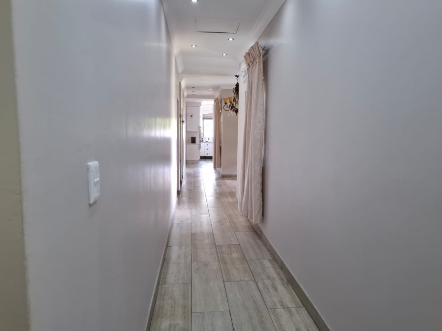 4 Bedroom Property for Sale in Unitas Park Gauteng