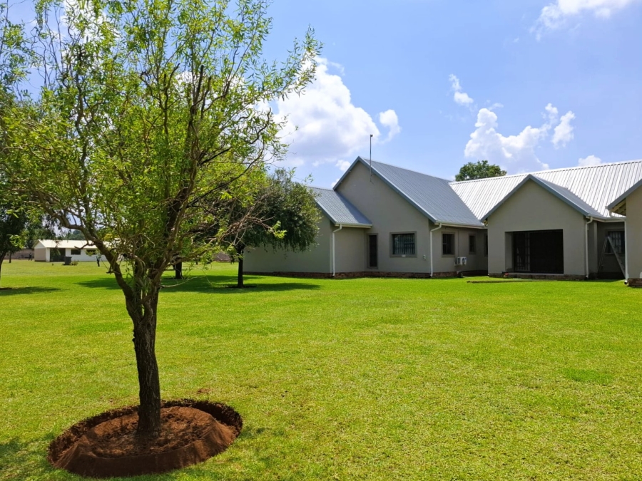 4 Bedroom Property for Sale in Unitas Park Gauteng