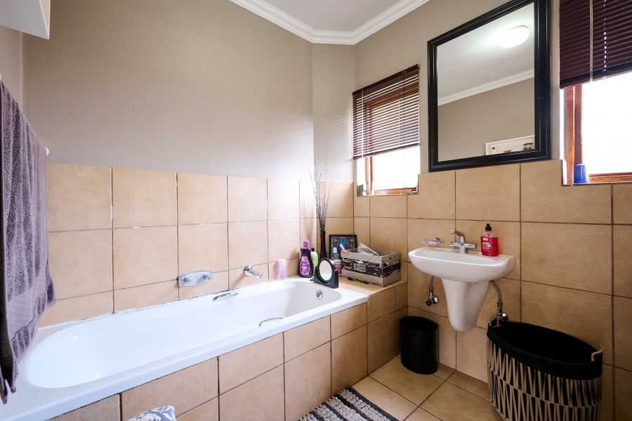 3 Bedroom Property for Sale in Halfway Gardens Gauteng
