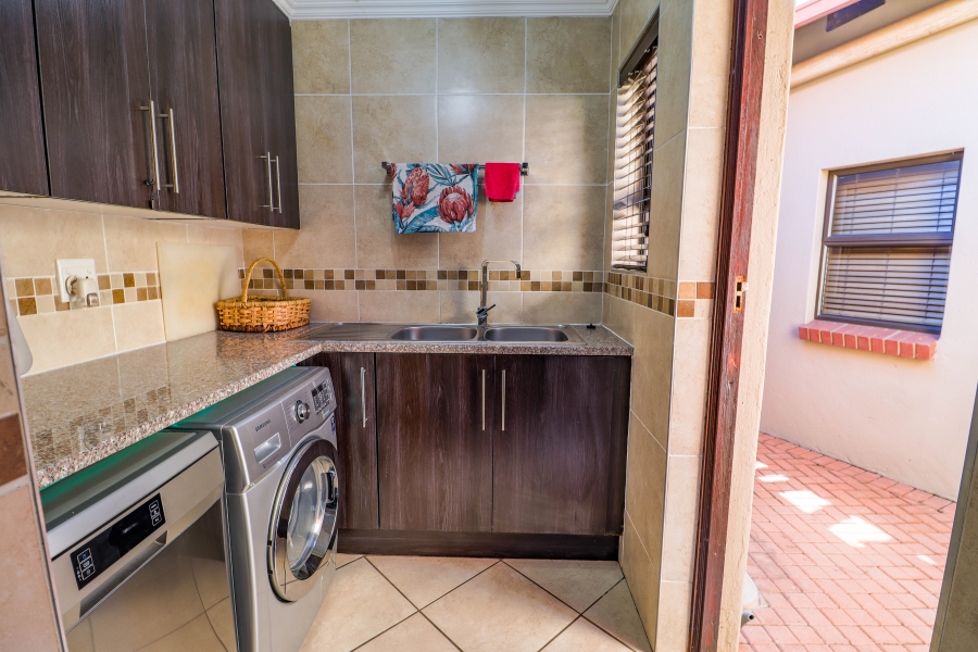 3 Bedroom Property for Sale in Copperleaf Estate Gauteng