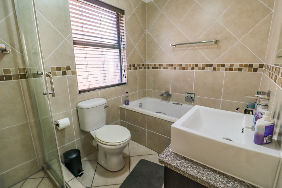 3 Bedroom Property for Sale in Copperleaf Estate Gauteng