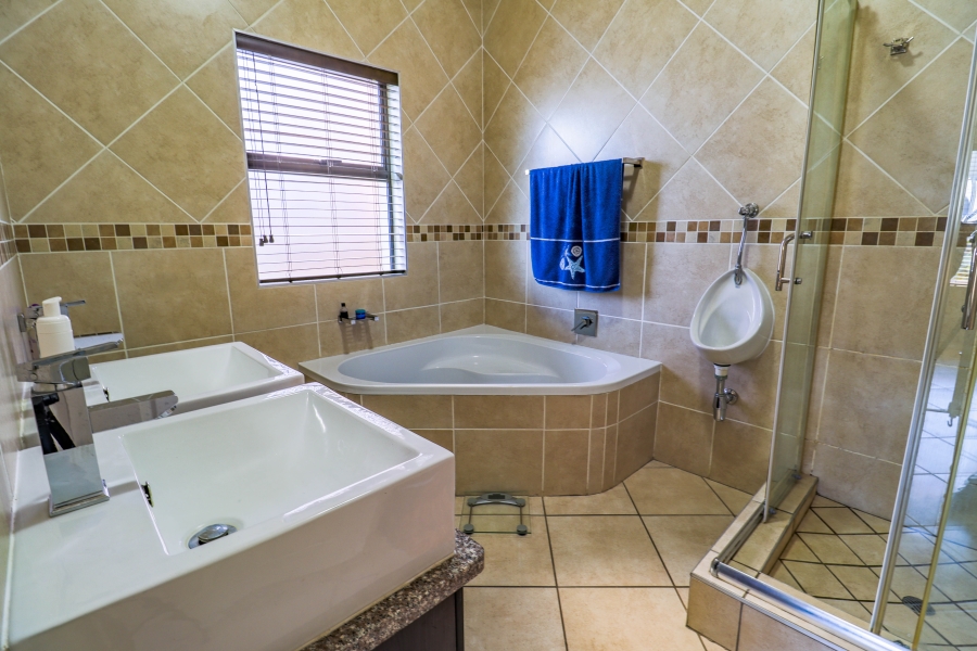 3 Bedroom Property for Sale in Copperleaf Estate Gauteng