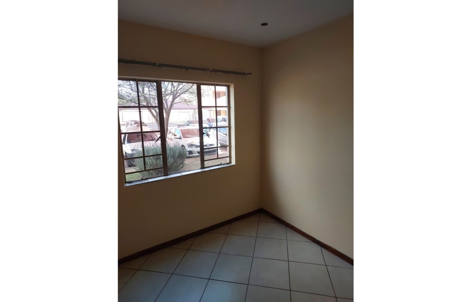 To Let 2 Bedroom Property for Rent in Monavoni Gauteng