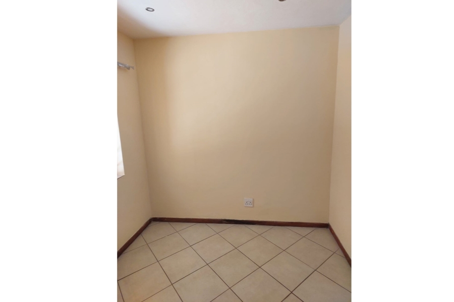 To Let 2 Bedroom Property for Rent in Monavoni Gauteng