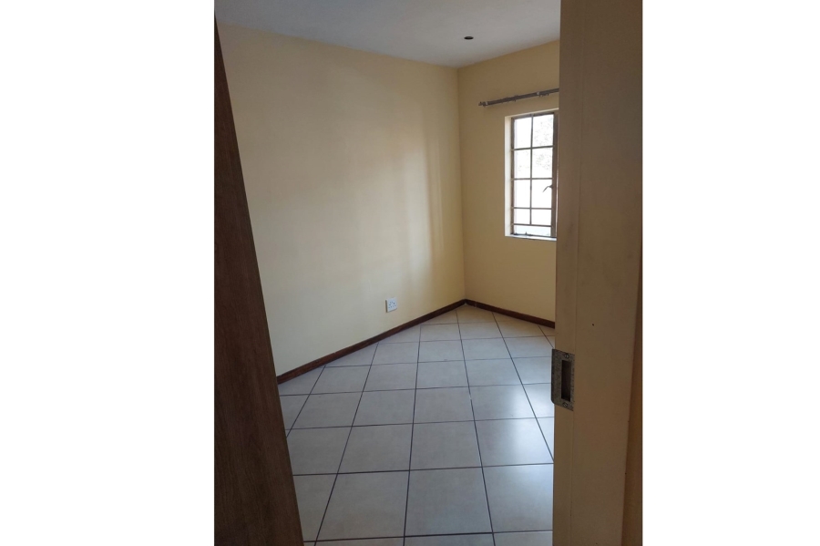 To Let 2 Bedroom Property for Rent in Monavoni Gauteng